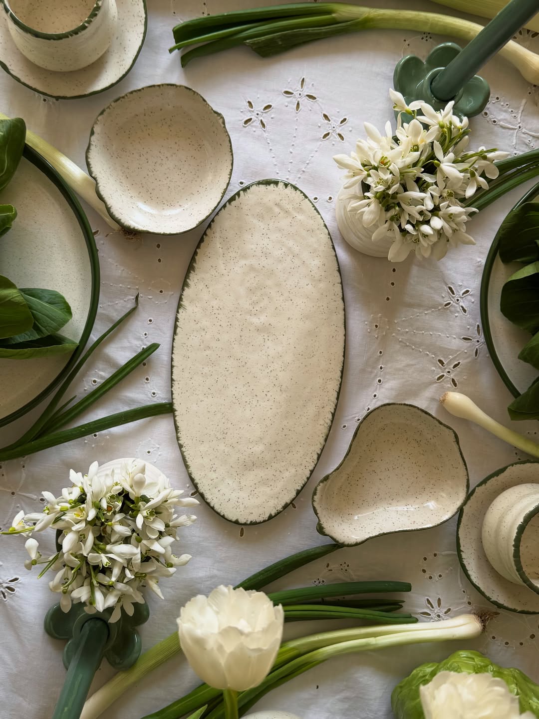 Біло-зелений керамічний посуд Ceramics Atelier